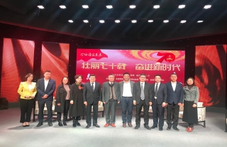 集團(tuán)董事長(zhǎng)李永憲做客海鹽電視臺(tái)對(duì)話海鹽發(fā)展-壯麗七十載，奮進(jìn)新時(shí)代